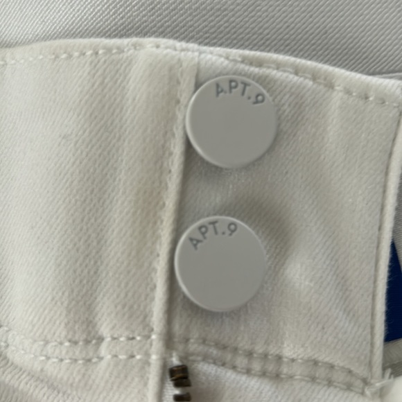 Lightly used white shorts from apt 9, size 4 - Picture 2 of 4